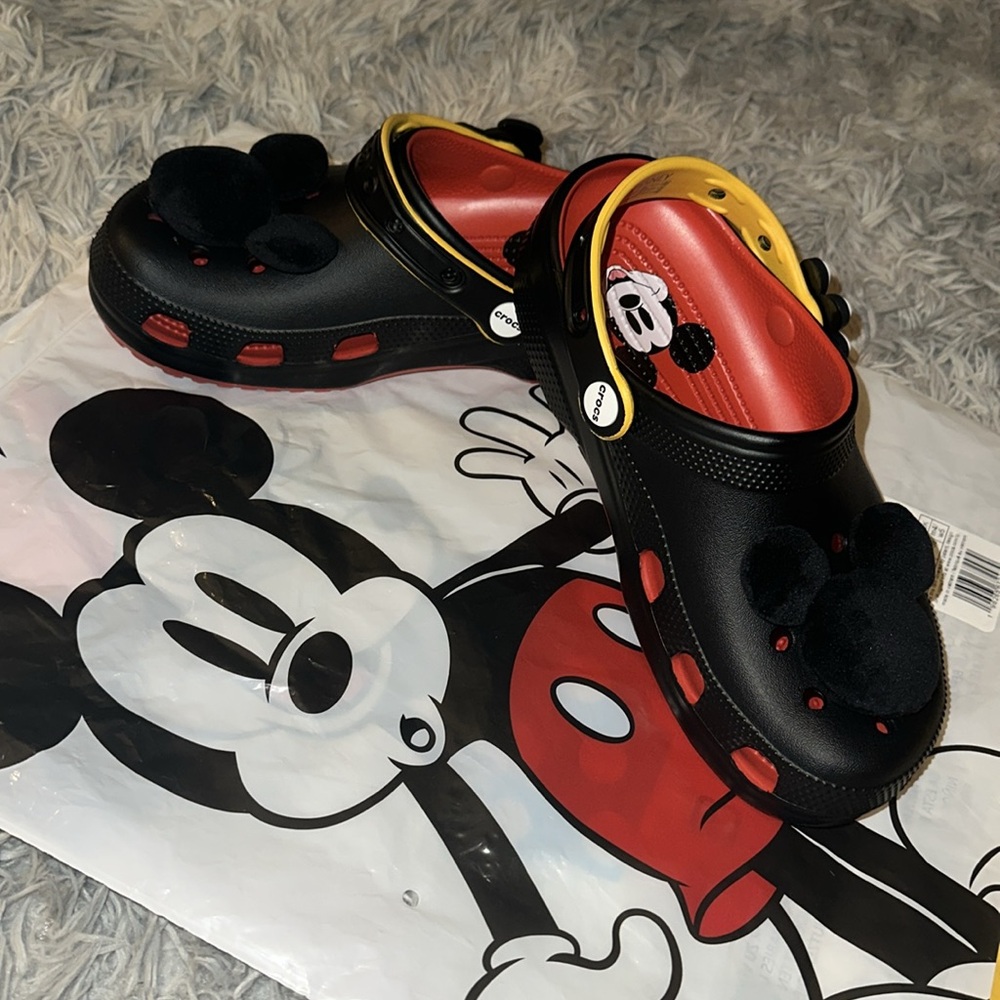 Mickey Crocs - Picture 5 of 6